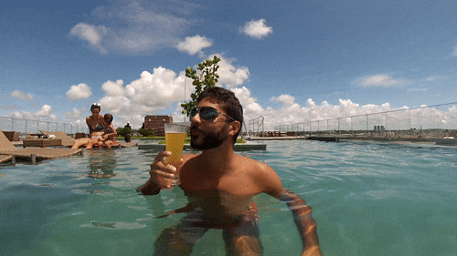 motivos viajar praia cerveja piscina bebida