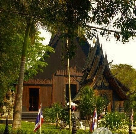 o que fazer em chiang rai - tailandia - Black House – Baan Dam Museum (10)